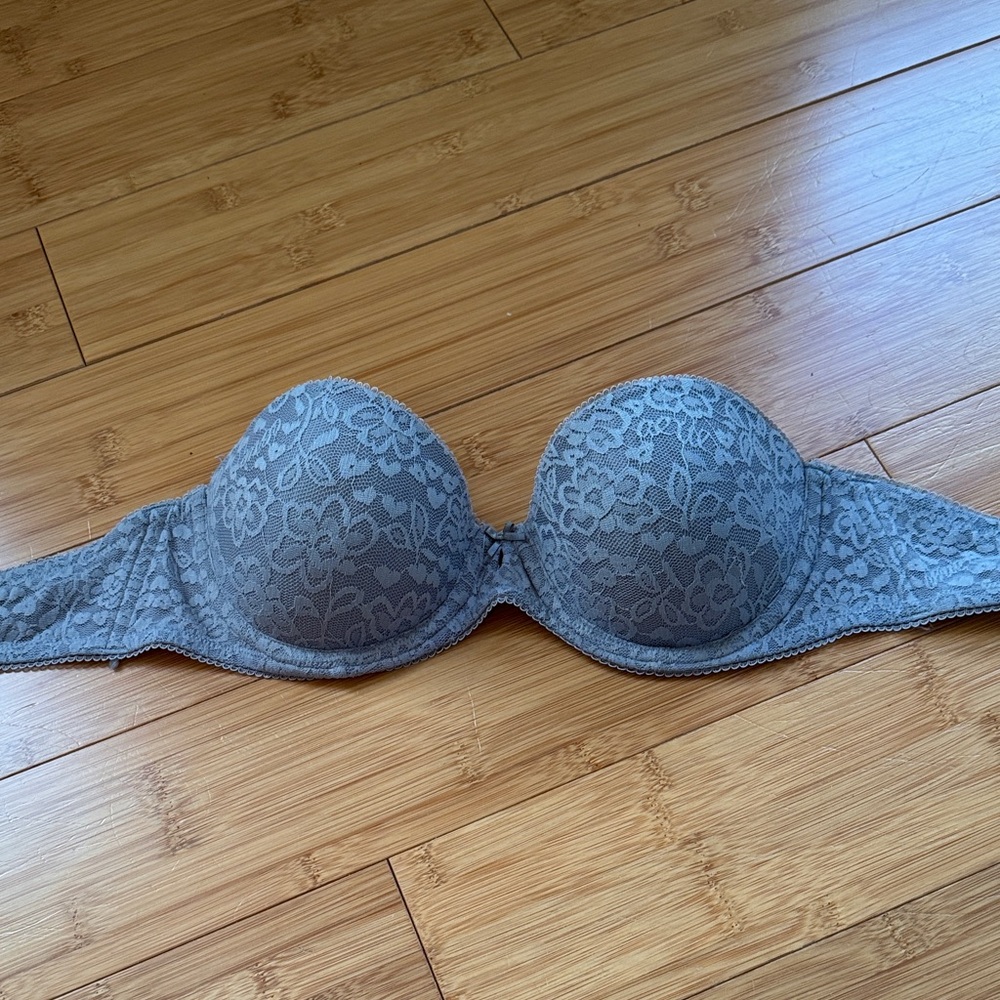 Elegant Gray Lace Strapless Bra
